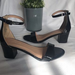 NWT Lov Mark  patent heels
